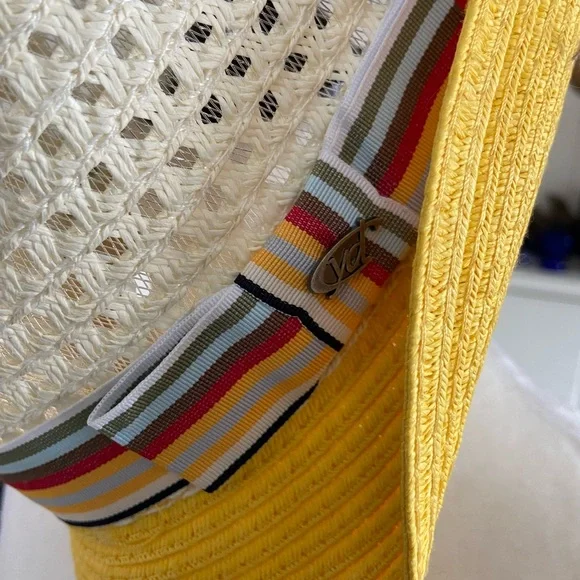 Cyd - Picture 2 of 4